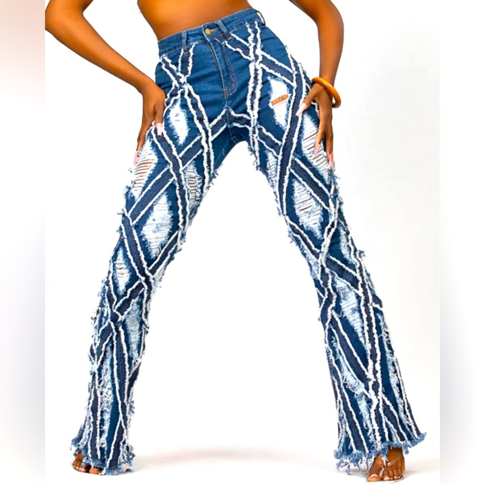 BRAND NEW! Distressed jeans